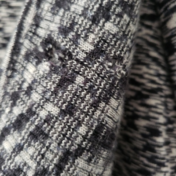 [BCBG MAXAZRIA] Black/Gray Wrap Sweater Medium - Picture 6 of 8
